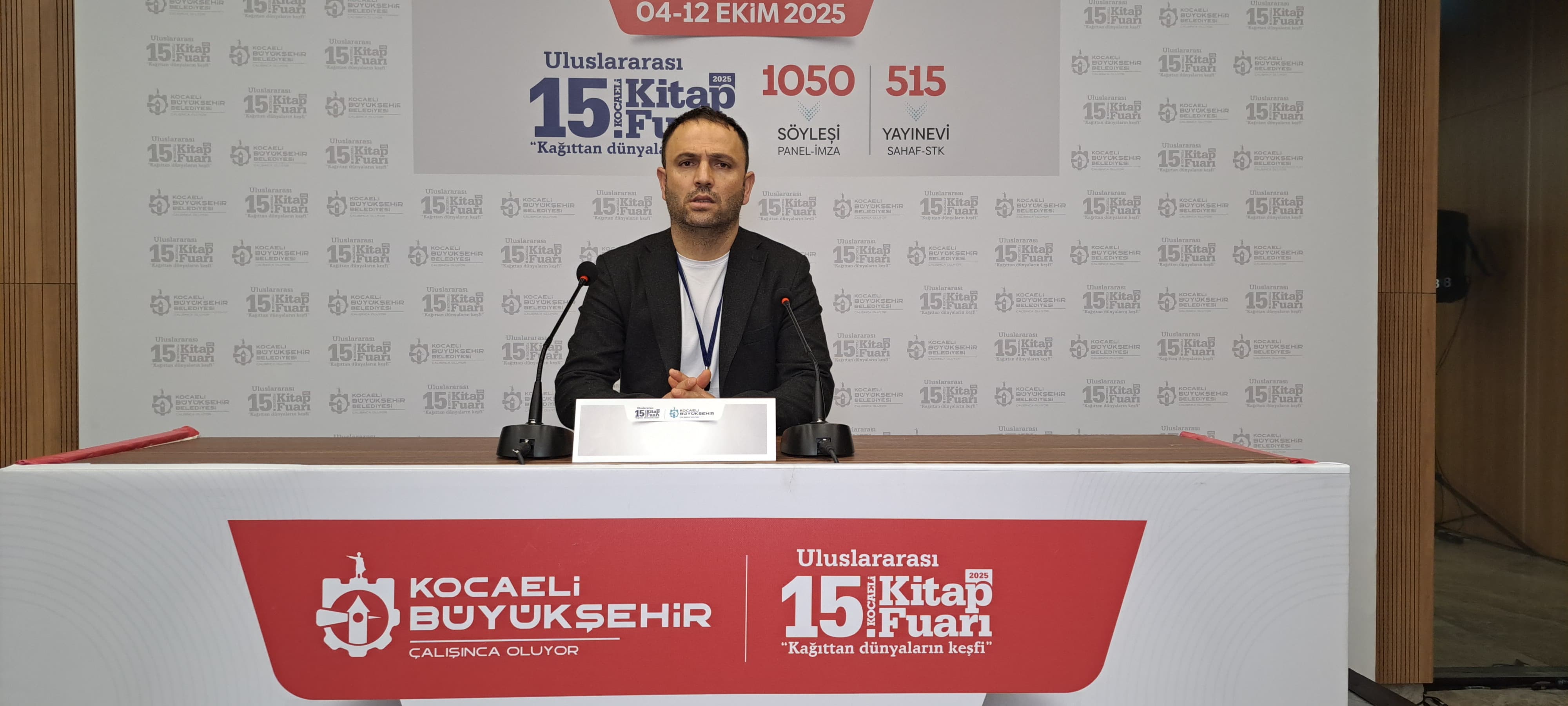 Kitap fuarı panelinde konuşma anı